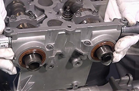 發(fā)動(dòng)機(jī)拆卸（中）