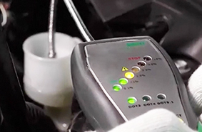 制動(dòng)液檢測與更換